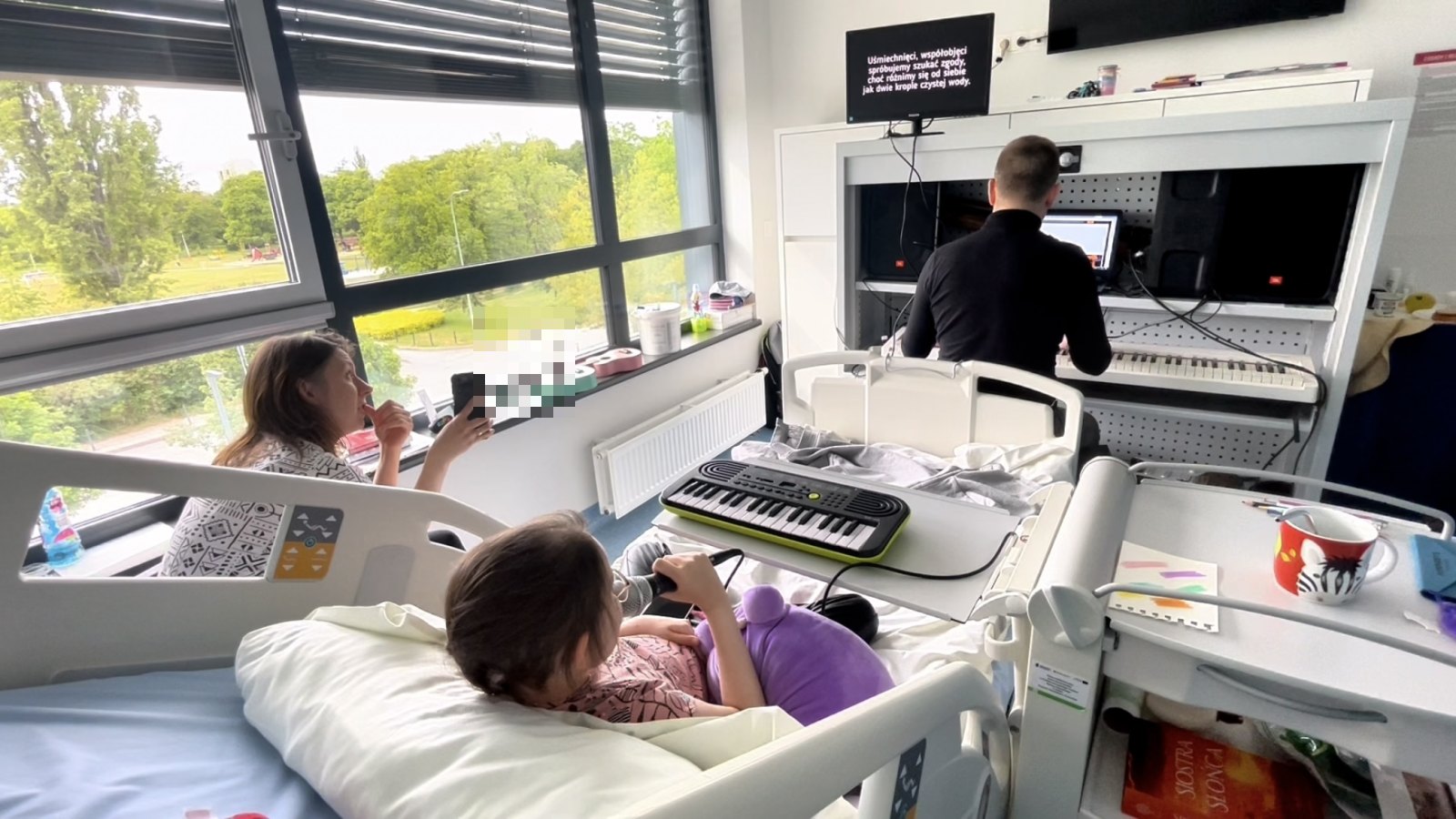 Karaoke z tekstem na ekranie (2024)