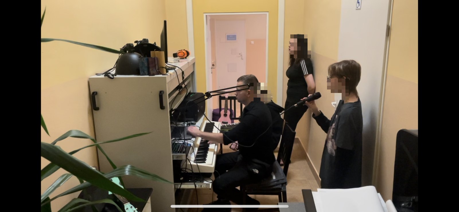Próba wokalna w pracowni (2025)